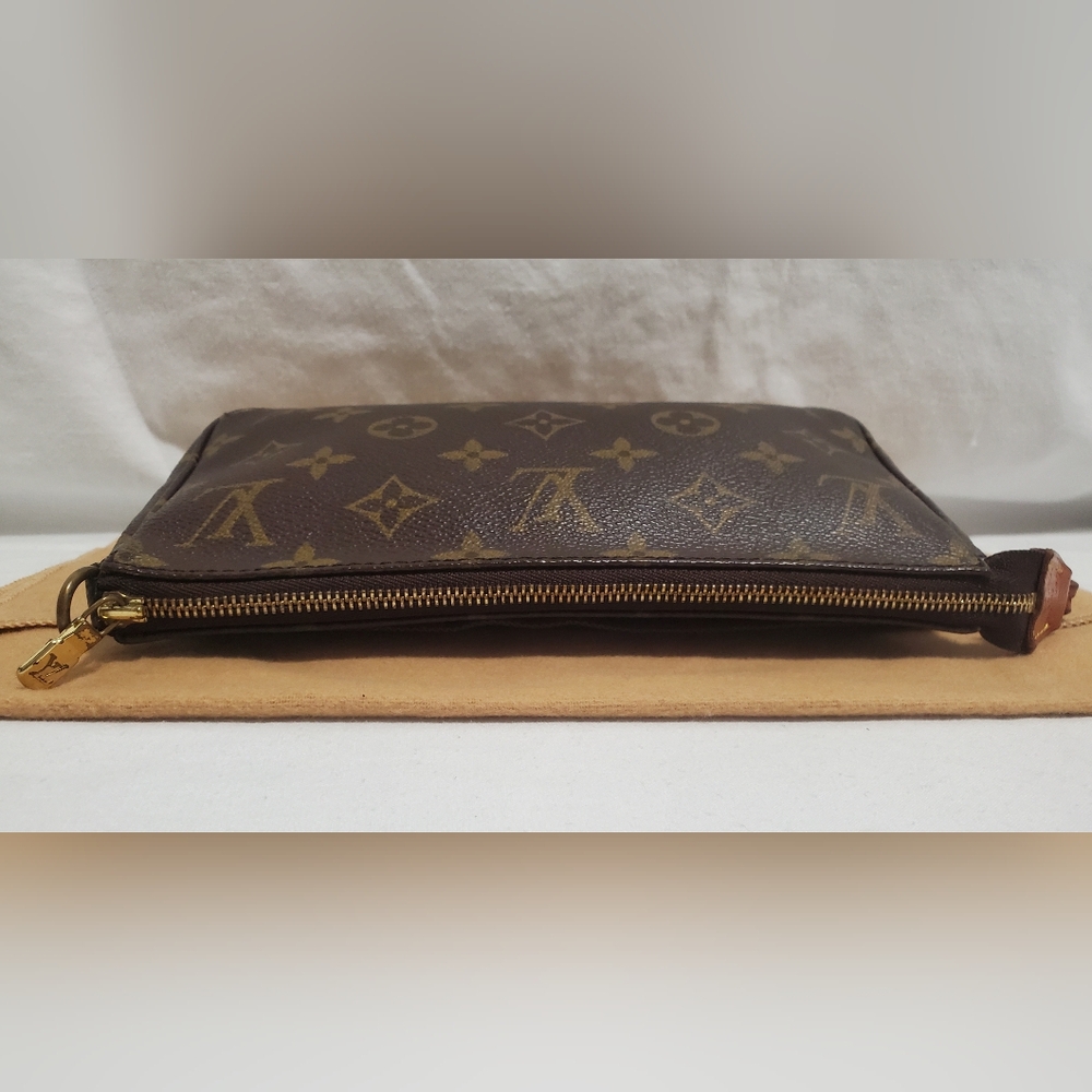 **SOLD**Vintage Louis Vuitton Monogram Canvas Pochette - Picture 10 of 17